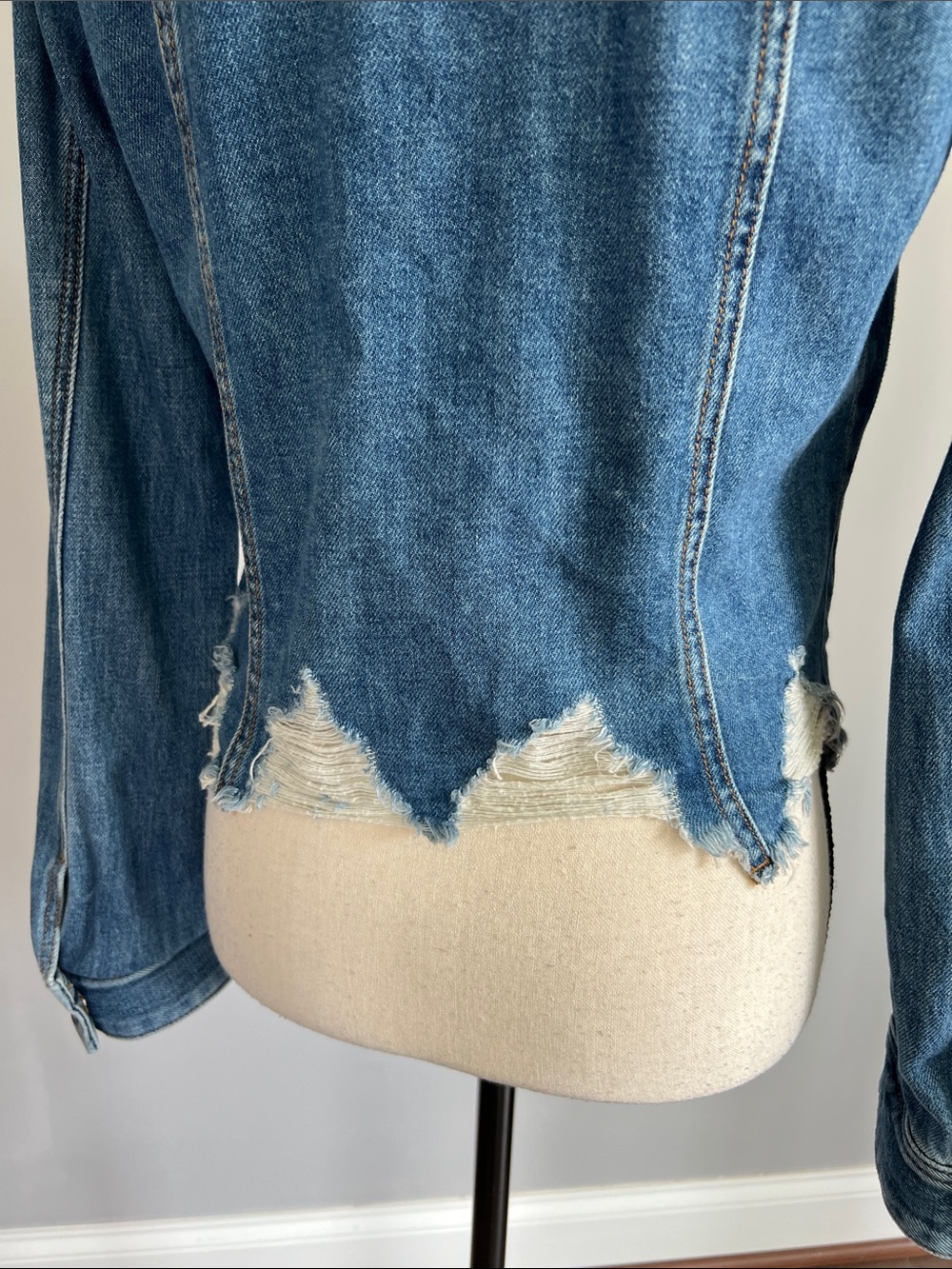 Liverpool Los Angeles Distressed Jean Jacket - Picture 7 of 11